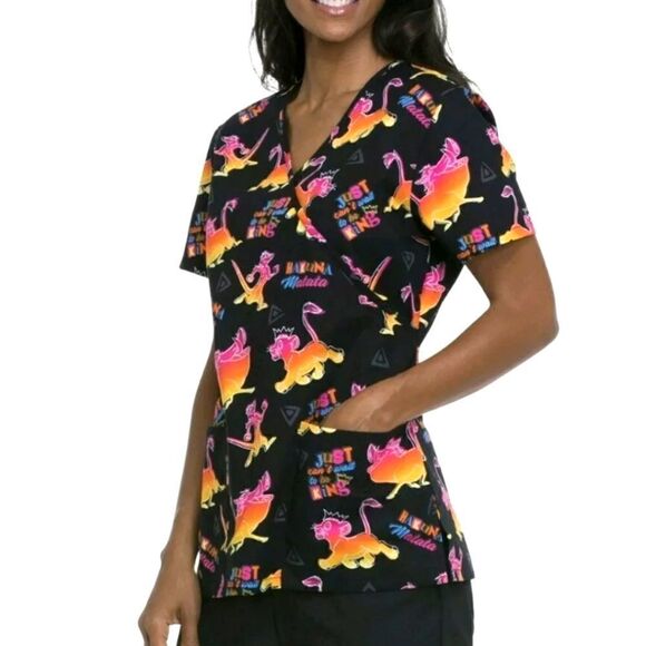 NWT Disney's Lion King "Just Can't Wait" Women's Printed V-Neck Scrub Top - Picture 4 of 12